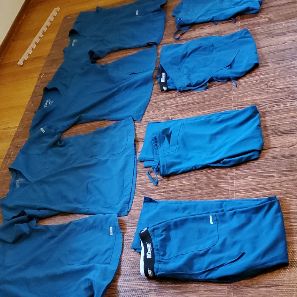 Lot of Grey's Anatomy bahamas scrubs, large